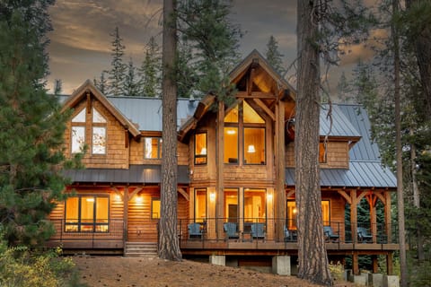 Stunning architecture, breathtaking lake views, steps from the lake