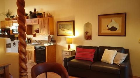 American Leather queen sleeper. Tempur-pedic mattress. Extra long.