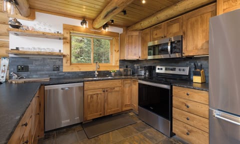 35 White Otter kitchen3