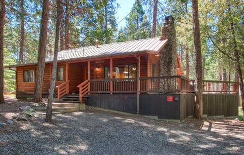 Front view of cabin.