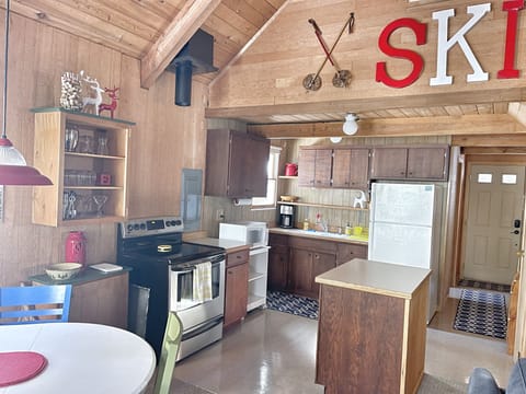 Fully stocked kitchen and bar