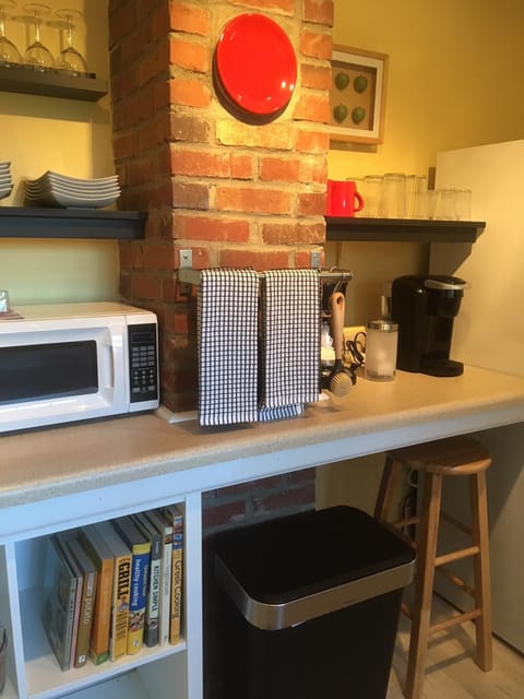 Has a Keurig  and drip coffee makers-even a french press. 