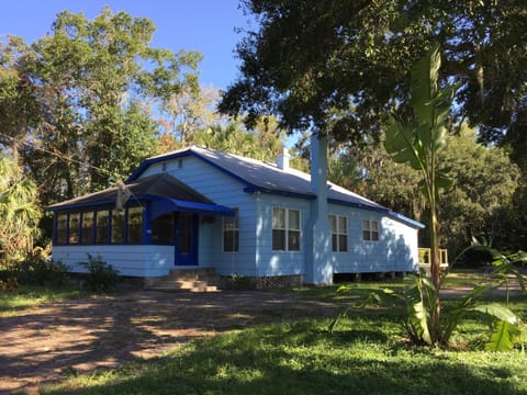 'Blue Heron Hideaway' on lush double lot in historic neighborhood