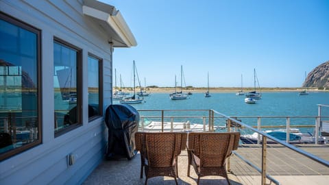This unit has an amazing bayfront patio with grill and table with chairs, perfect place to grab your favorite beverage and sit to enjoy the sunsets