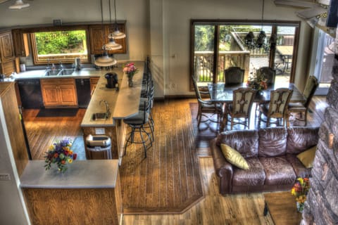 Breakfast Bar, Main Level