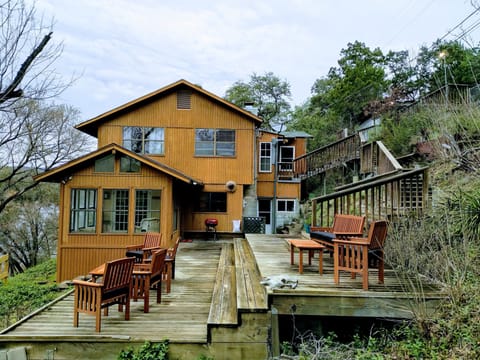 Private Austin retreat near Lake Travis