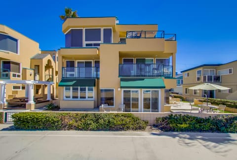 Ocean front, ground floor, 2 parking, free WiFi.