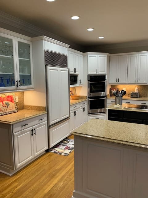 Another view of the kitchen.