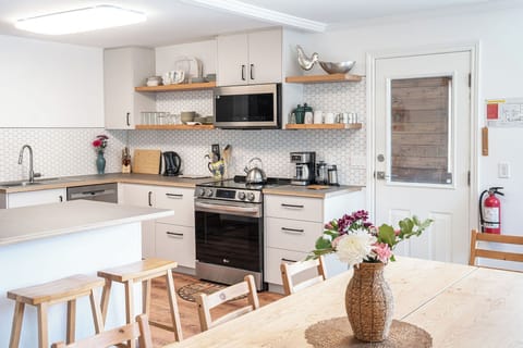 Brand new fully equipped kitchen