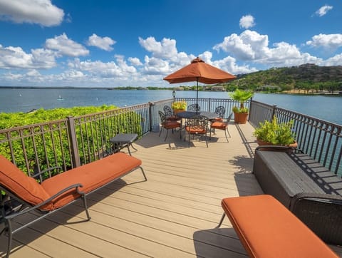 Beautiful, quiet cove for lake access!