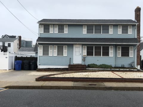 Detached home, street parking allowed, and driveway has space for 3 cars.
