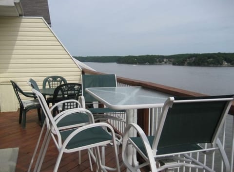 seating for 8 on deck overlooking Main Channel and gas grill.