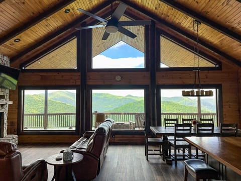 Open great room/kitchen/dining