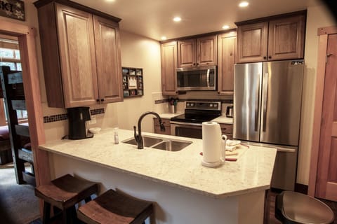 Well equipped, full kitchen, in case you want to dine-in