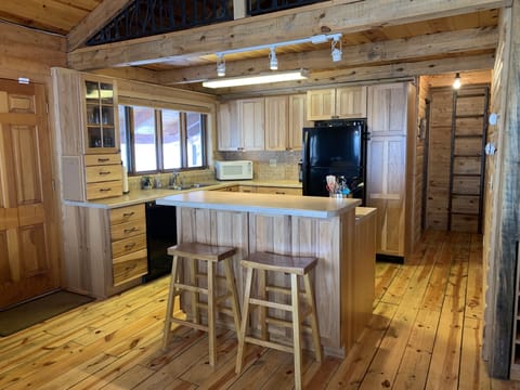 Main floor kitchen (fully stocked, kuerig coffee pot, stove, oven, mircrowave)