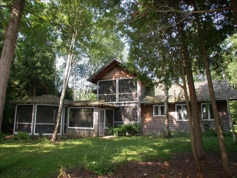 View of house from back yard and Kangaroo Lakefront shows screened Areas