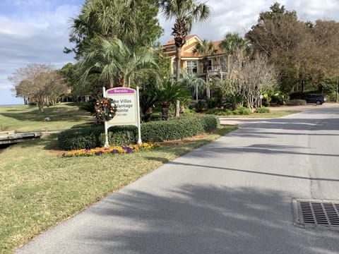 Entrance to Villas at Vantage Pointe