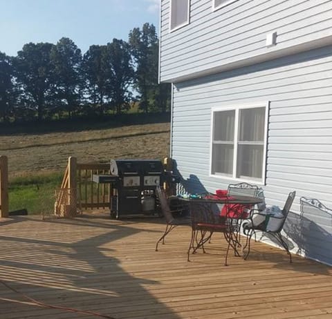 Back 1/2 of Deck with Grill