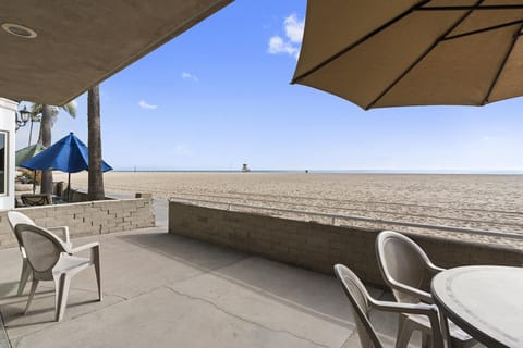 View out to the left: soft sand beaches and the Pacific Ocean!
                