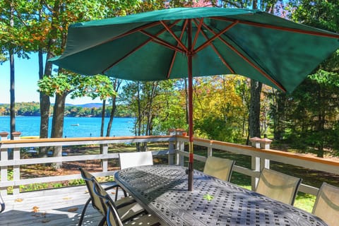 Outdoor dining overlooking the lake