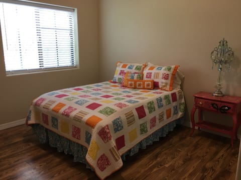 Bedroom with Queen bed
