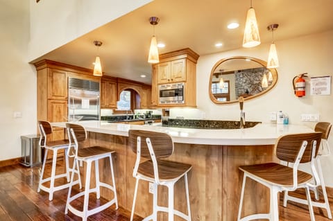 Wrap-around bar, with two drink fridges, wine cooler and tap/keggerator