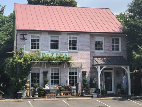 Example of a lovely shop in Old Town..