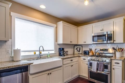 Double oven, and a gas stove for those chef`s in the group