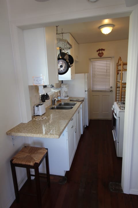 3825 Ocean Front Walk- Kitchen