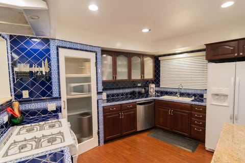 Fully appointed kitchen so you can make magic in the kitchen.