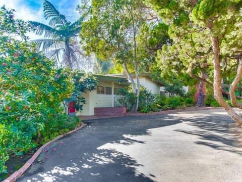 Lots of parking available in the circular driveway.