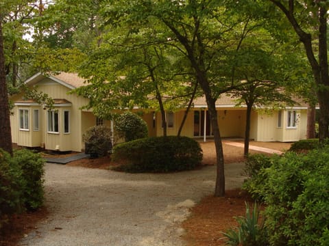 Beautifully renovated, freshly painted, ready for your stay!