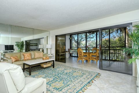 Beautiful living room with spacious lanai