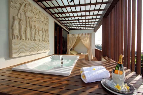 Jacuzzi Garden View Villa, Purnama beach