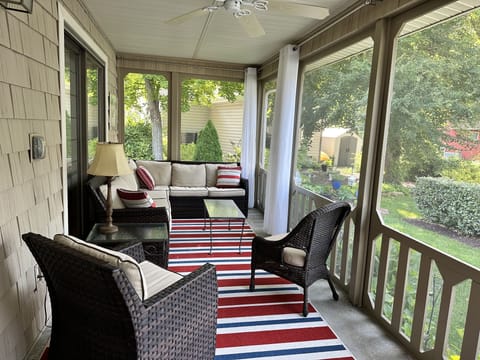 Screened in porch 