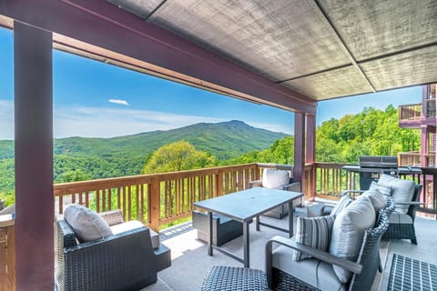 Sit Back and Enjoy the View from Grand Oaks RR4!