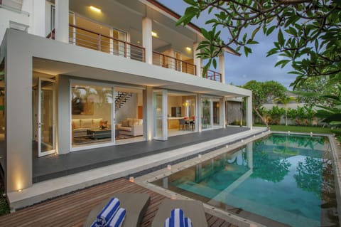 Contemporary 4 Bedroom Villa in Canggu