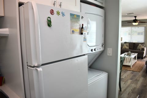 Lay-Z Liv-N 13 ~ Pool, updated, Beach = 1 block Apartment in Bradenton Beach