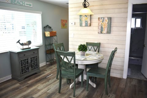 Lay-Z Liv-N 13 ~ Pool, updated, Beach = 1 block Apartment in Bradenton Beach