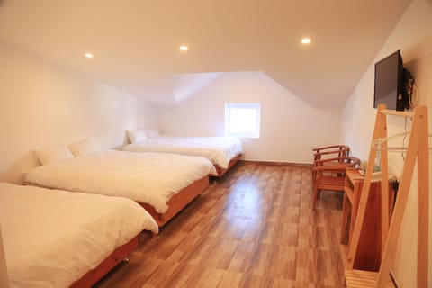 3 king beds for 6 persons with private bath room