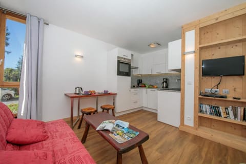 Open kitchen and wall mounted HDTV