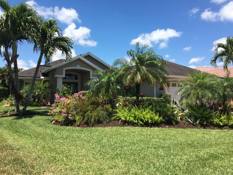 "Anchors Aweigh" Your Naples home away from home!