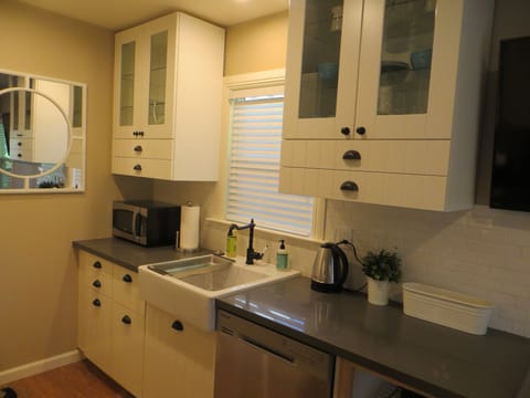 Fully-equipped new kitchen