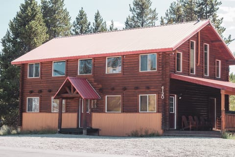 Welcome to the Sportsman Cabin! 