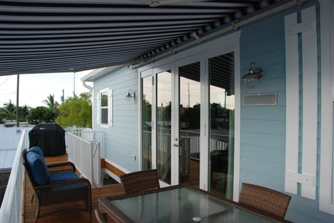 Outdoor Patio with plenty of seating.
