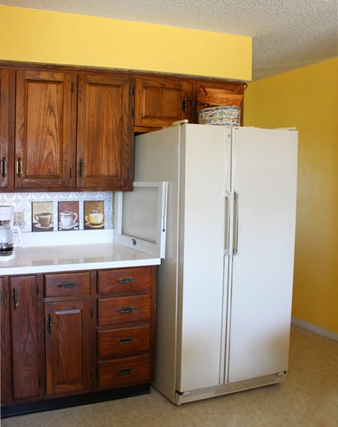 20 cup coffee maker plus regular coffee pot - large roasting pan, crockpot, etc