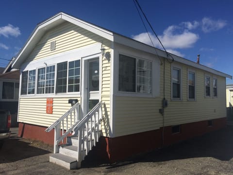 17 Johnson Ave.