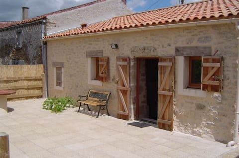 Wisteria Cottage in Sigournais