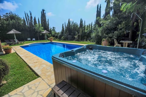 Private Pool and Jacuzzi