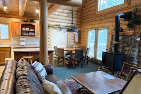 Room for everyone to spread out and enjoy themselves with this open concept living, dining and kitchen.